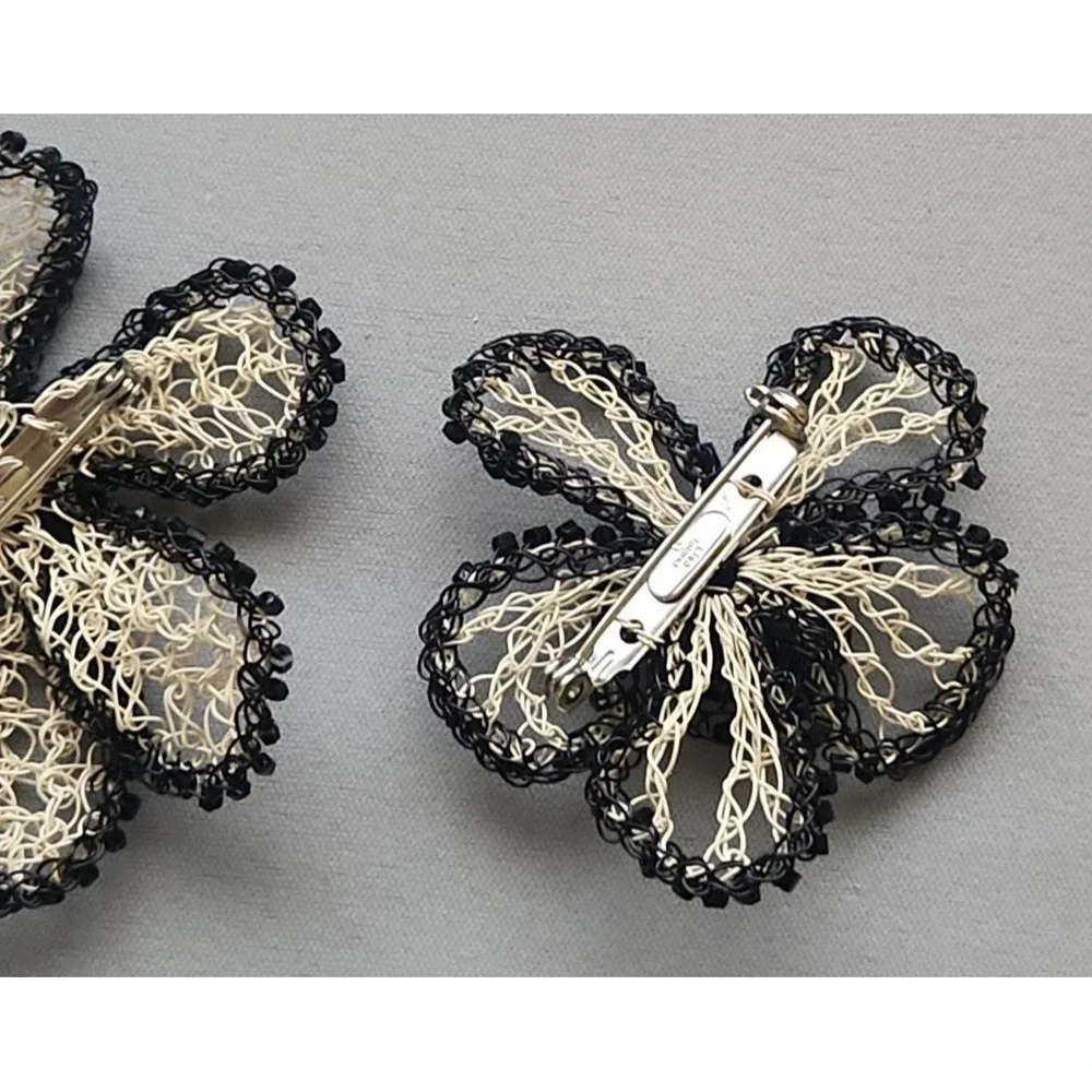 Lisa Toland Signed Wire Woven Flower Brooch Pin Set of 2 Black Gold Handmade